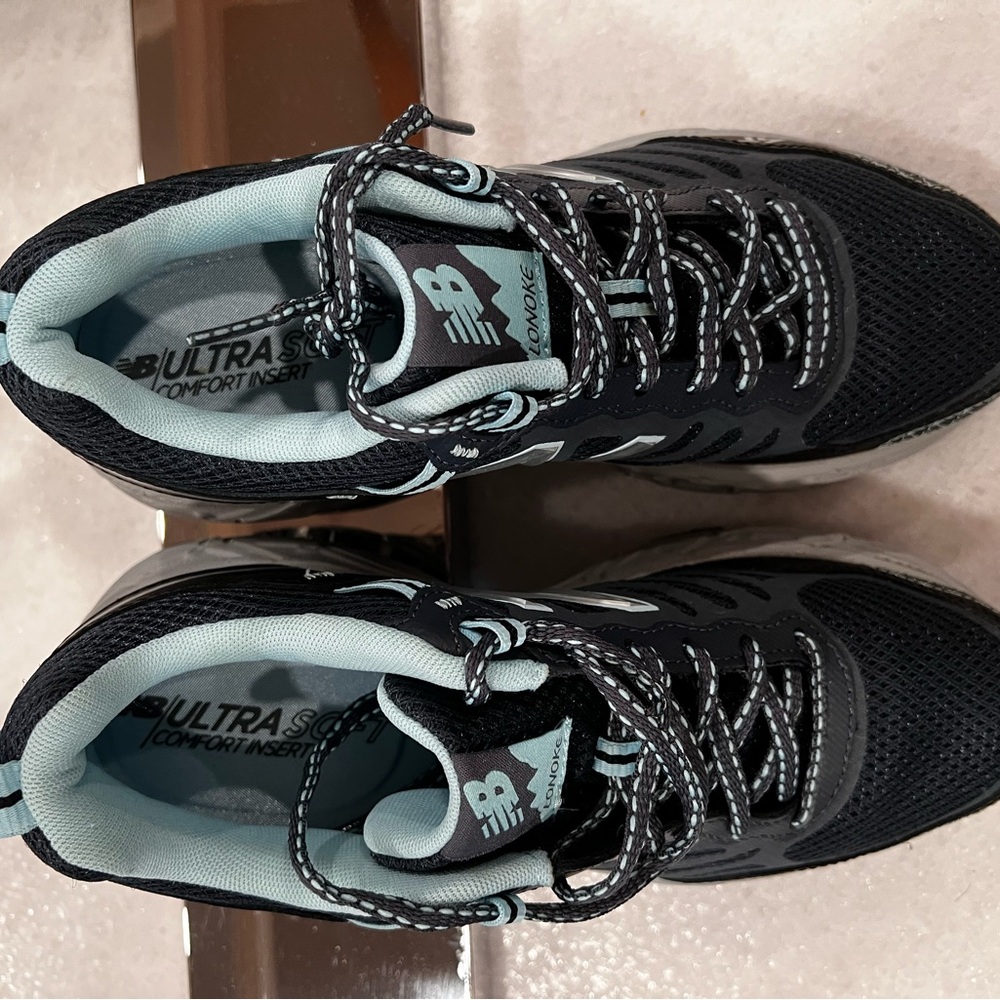 New Balance Women's Lonoko All Terrain Trail Sneakers Size 9 - Picture 3 of 8